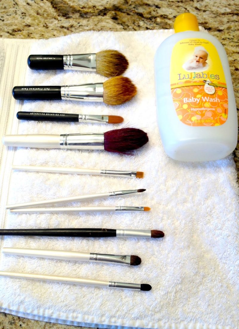 How to Easily Clean Makeup Brushes