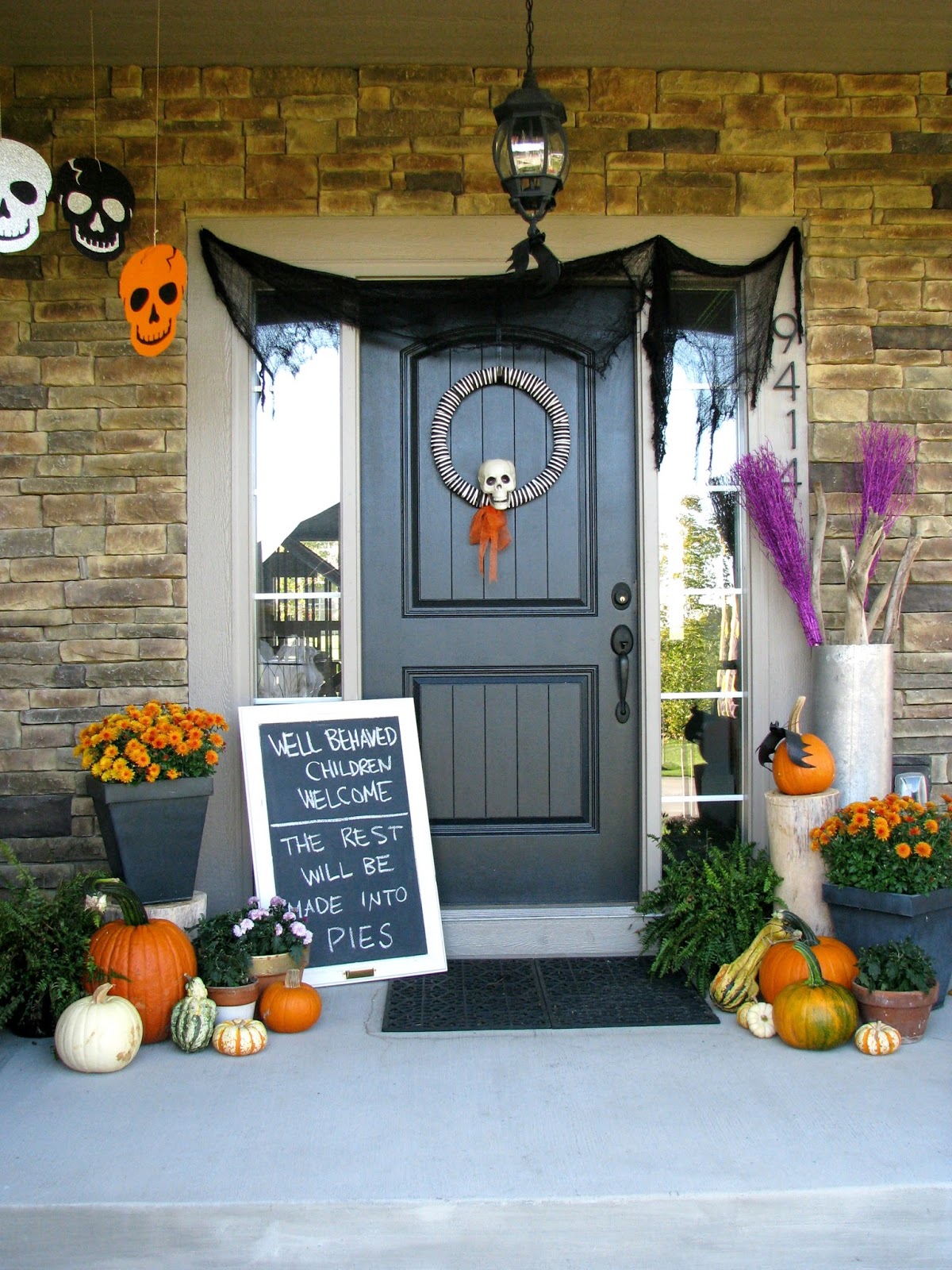 25+ porch halloween decorations spooky and welcoming ideas for your ...