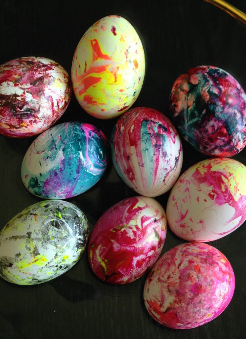 Marbleized Easter Eggs Using Nail Polish