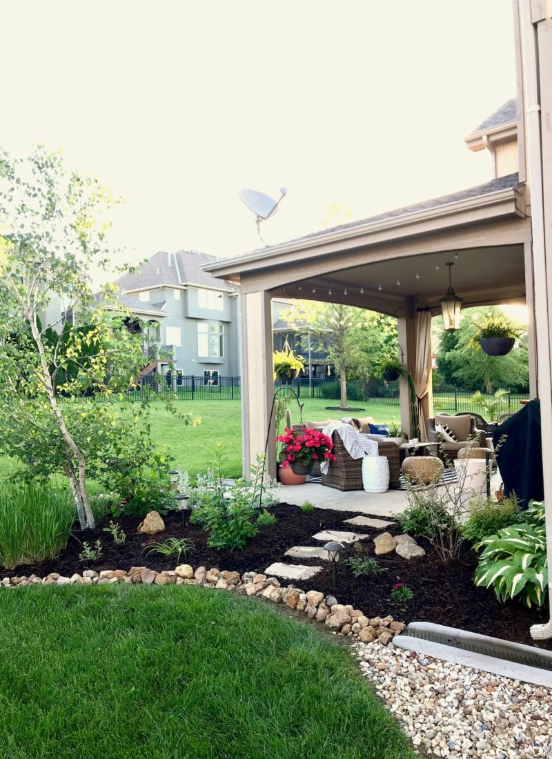 How to Fill in a Flowerbed with Landscaping