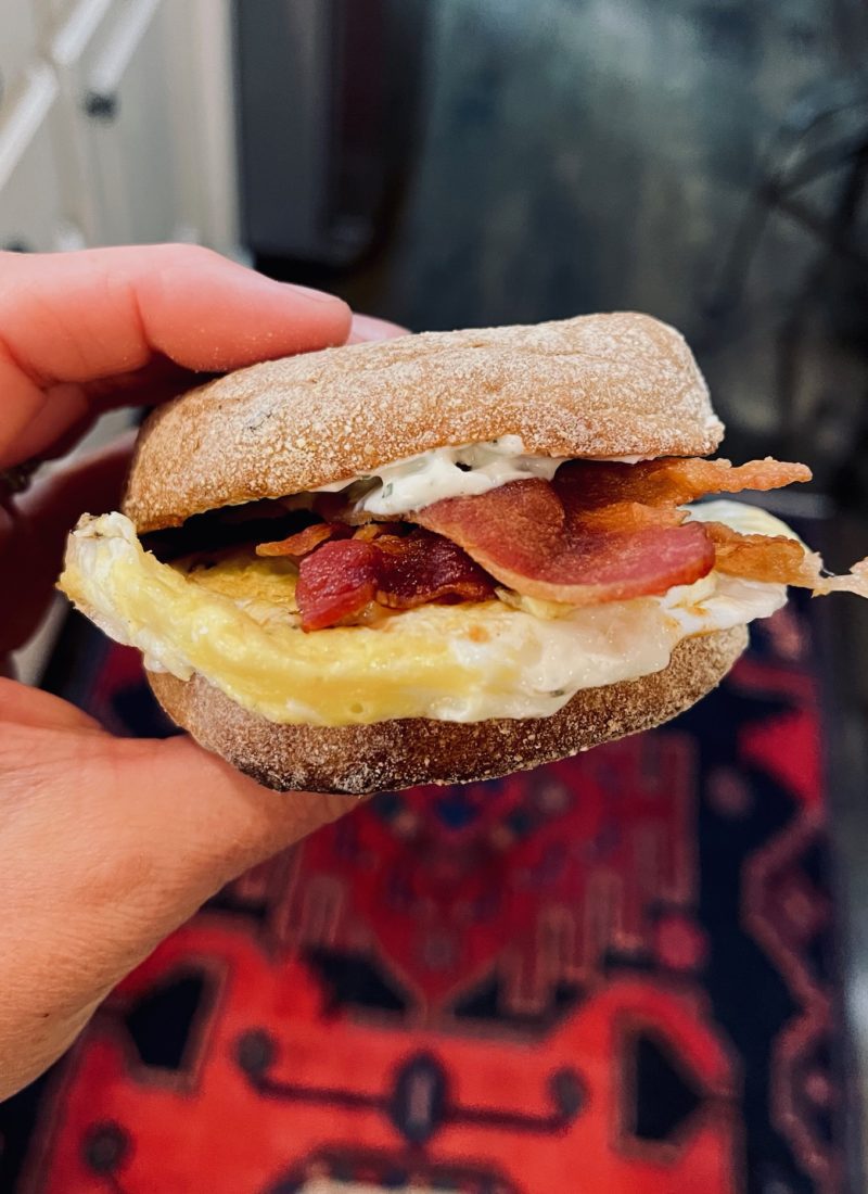 How to Make a Bacon, Egg, & Garlic Cheese Breakfast Sandwich