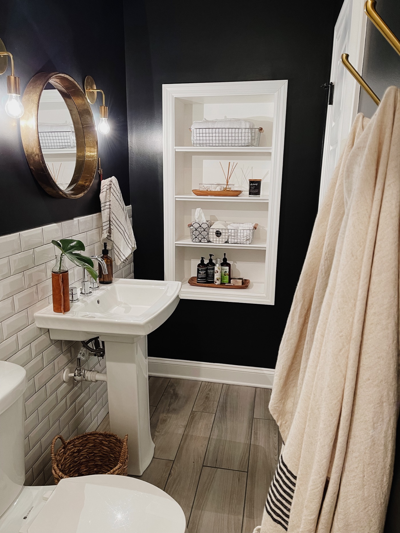 These Are the Most Popular Bathroom Paint Colors for 2019
