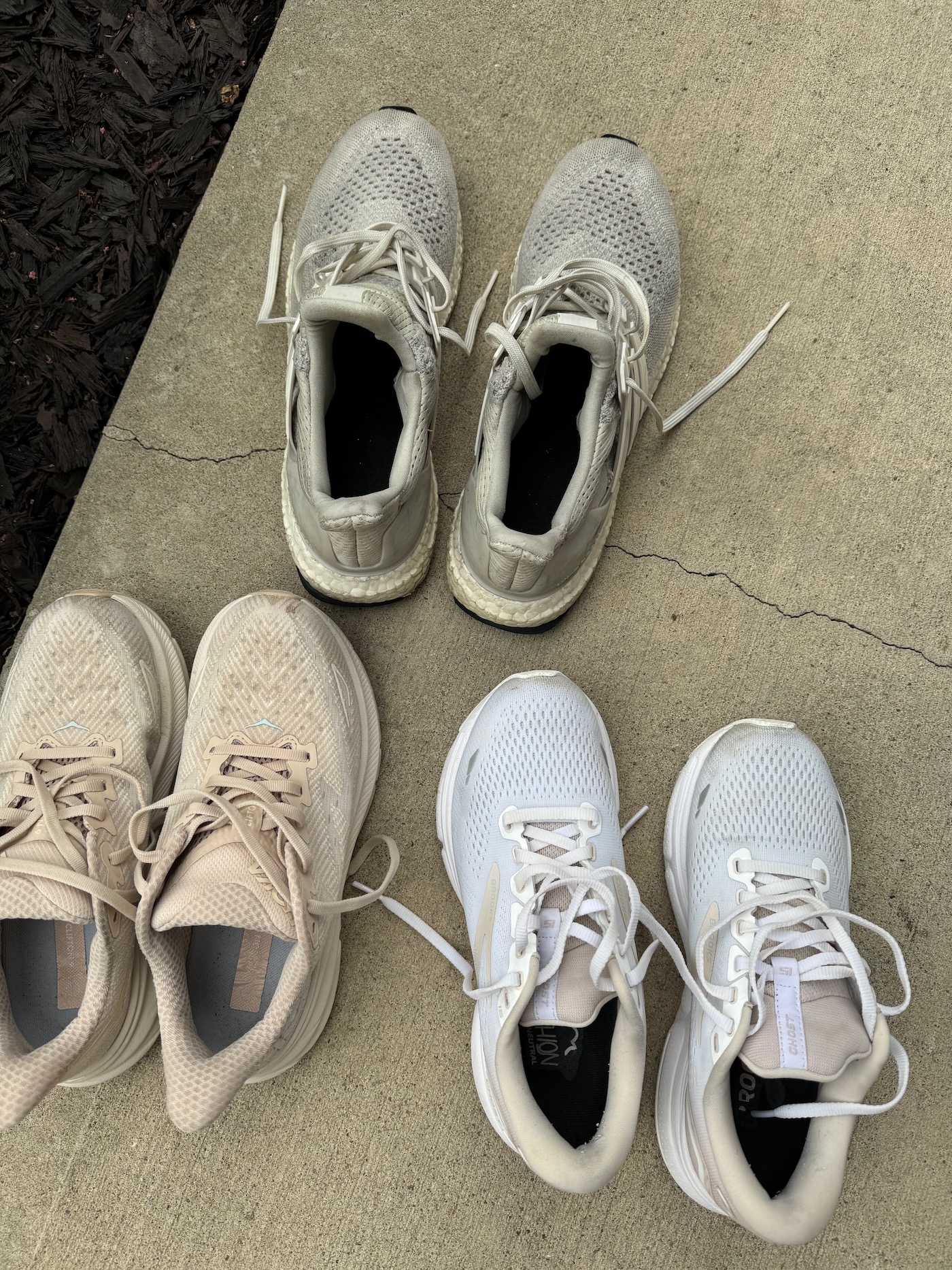 how to clean tennis shoes