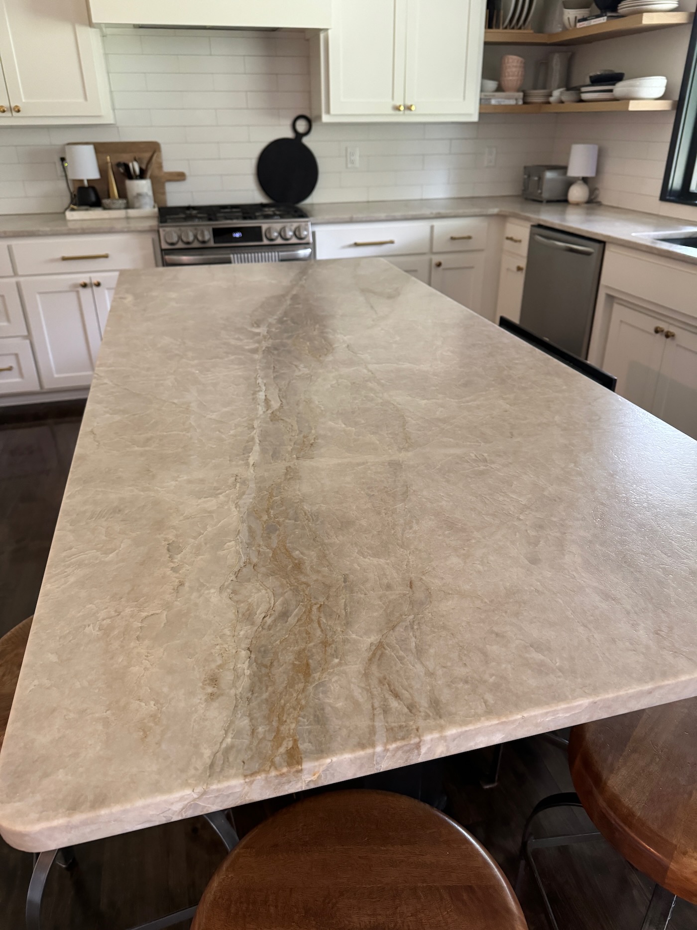 honed quartzite